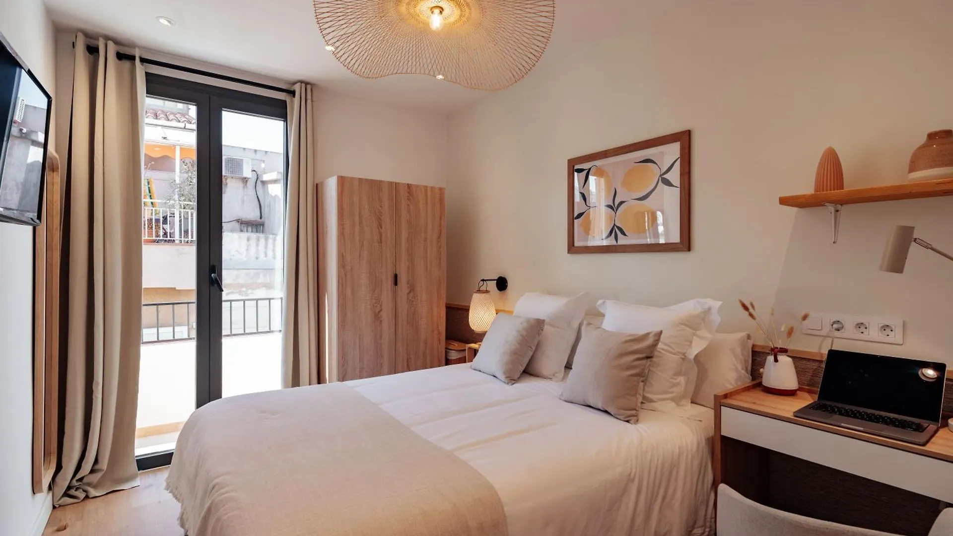 Casa Faro - 2 Bedroom Apartment In Gracia Barcelona Spain