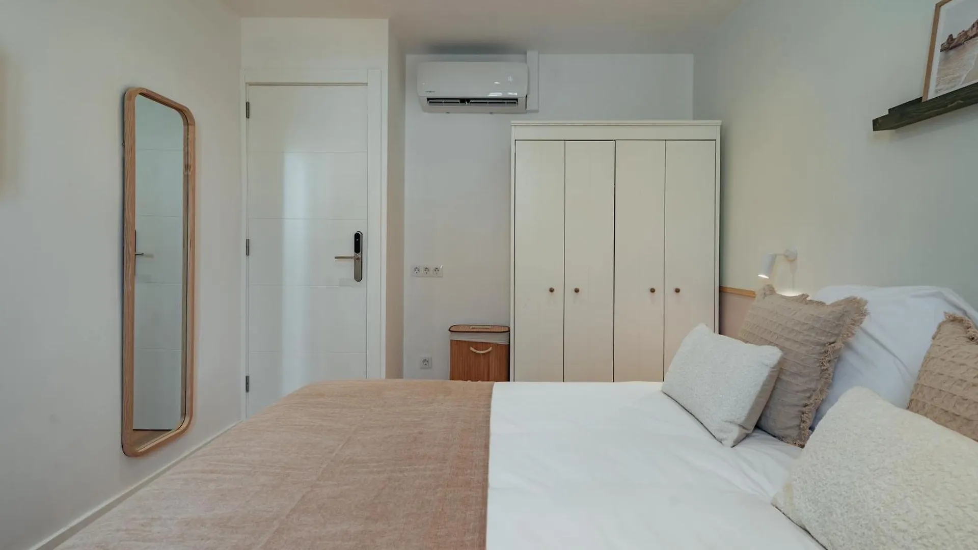 Casa Faro - 2 Bedroom Apartment In Gracia Barcelona 0*,  Spain
