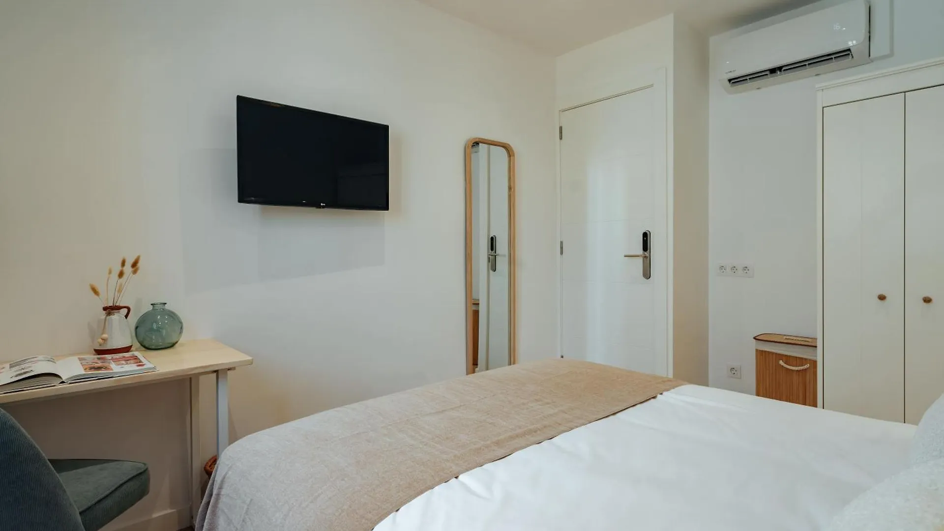 Casa Faro - 2 Bedroom Apartment In Gracia Barcelona 0*,