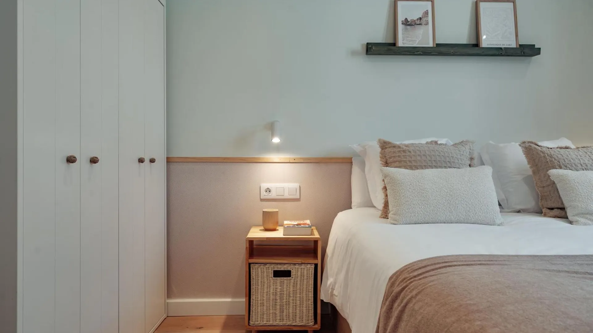 Luxury tent Casa Faro - 2 Bedroom Apartment In Gracia Barcelona Spain