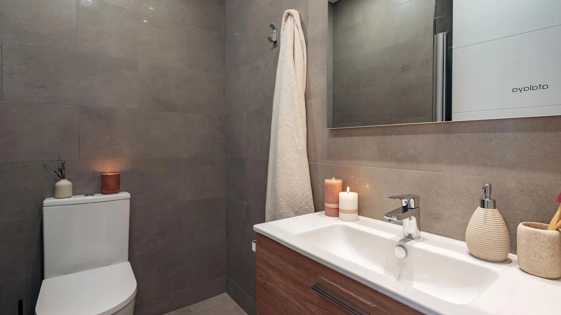 Luxury tent Casa Faro - 2 Bedroom Apartment In Gracia Barcelona Spain