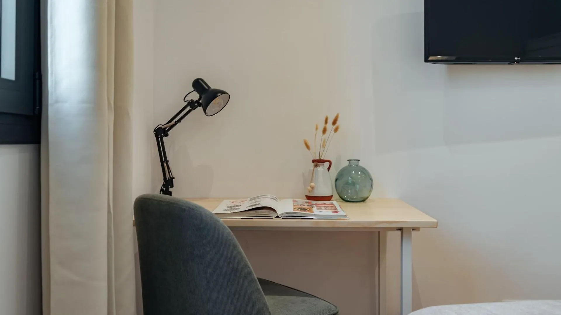 Casa Faro - 2 Bedroom Apartment In Gracia Barcelona