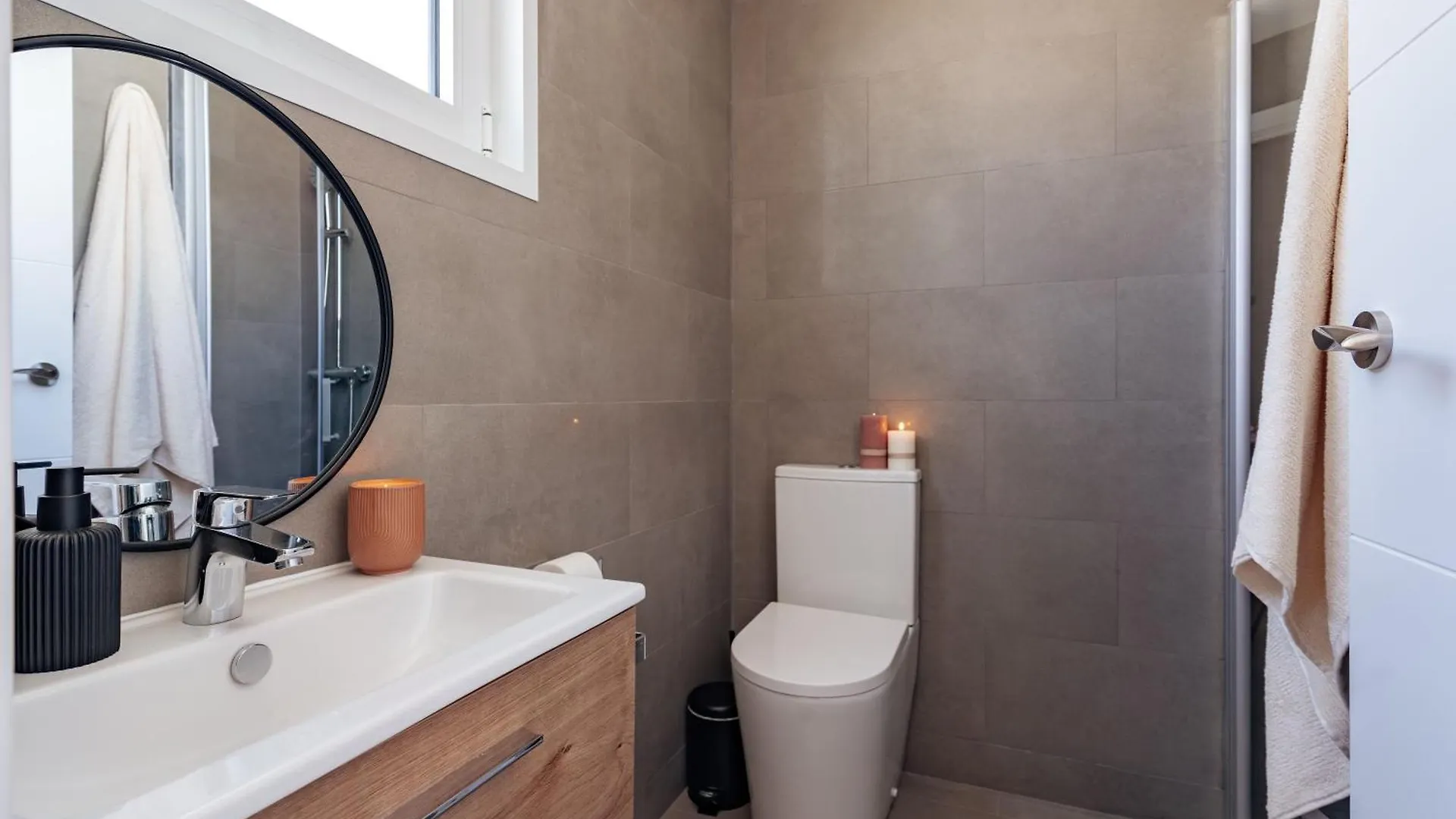 Casa Faro - 2 Bedroom Apartment In Gracia Barcelona