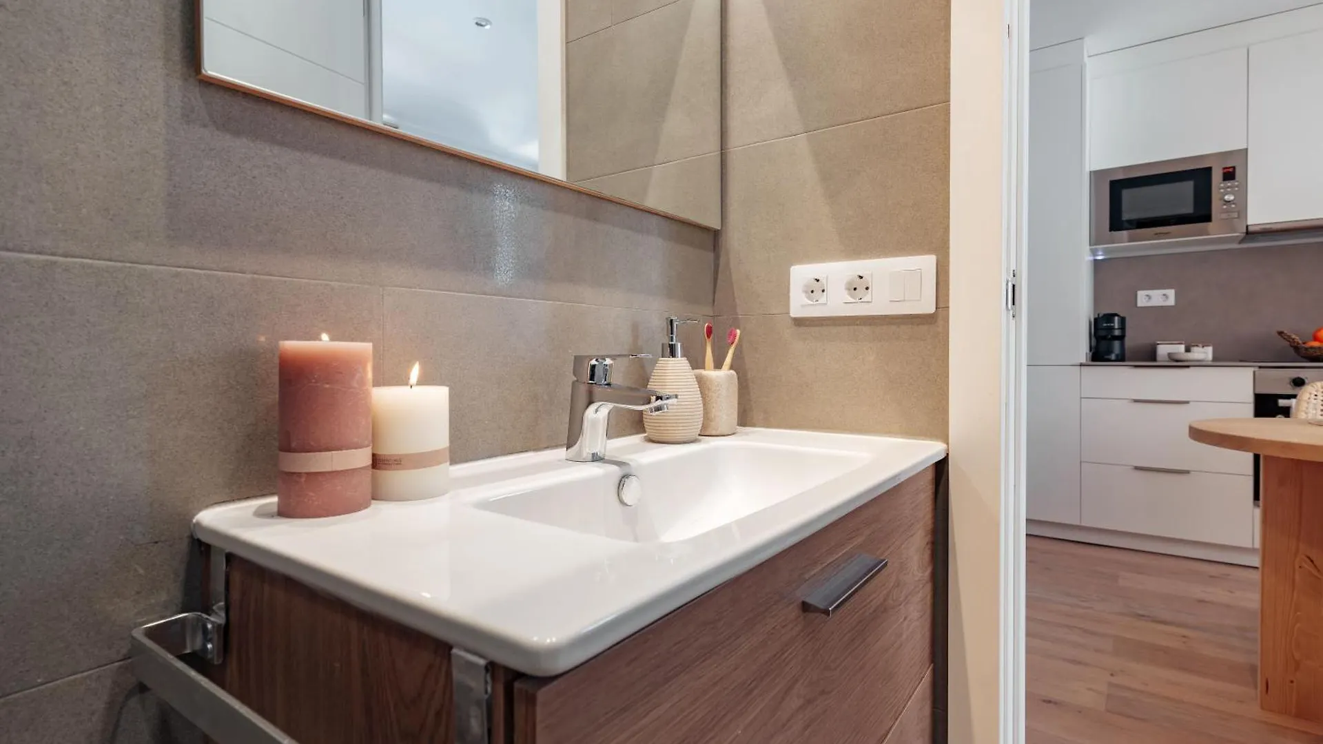 Casa Faro - 2 Bedroom Apartment In Gracia Barcelona 0*,  Spain