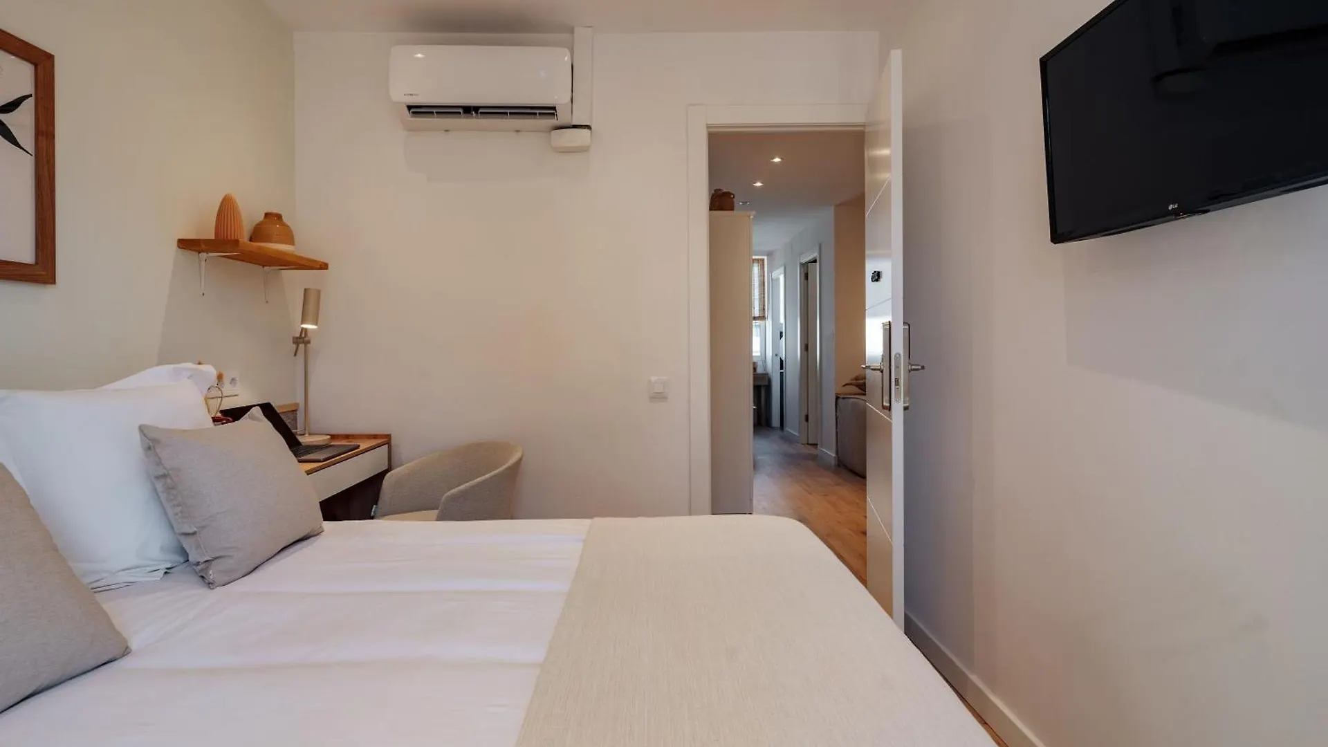 Casa Faro - 2 Bedroom Apartment In Gracia Barcelona